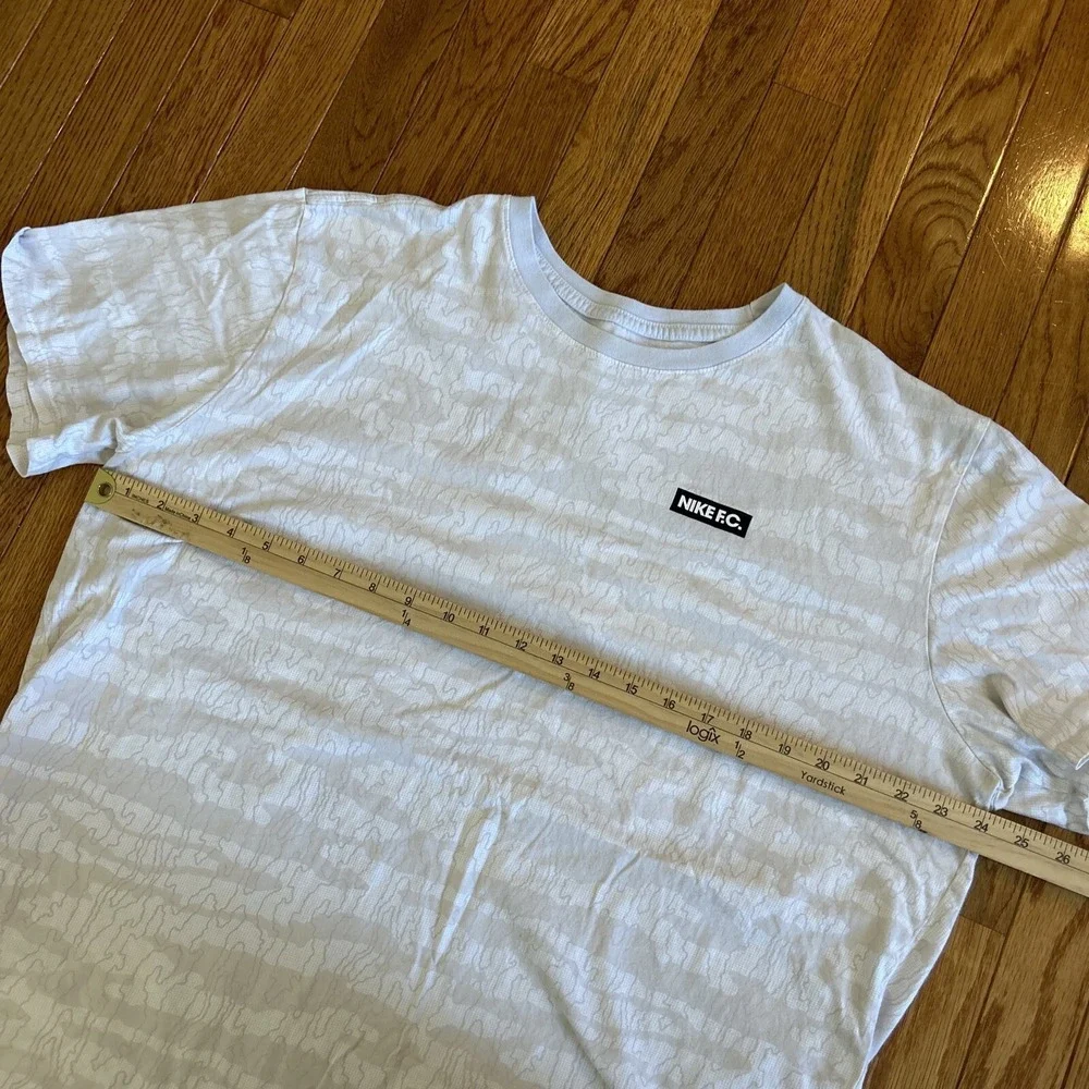 Nike FC Mens Size 2XL Short Sleeve Shirt White/Grey Design Athletic‎ Cut